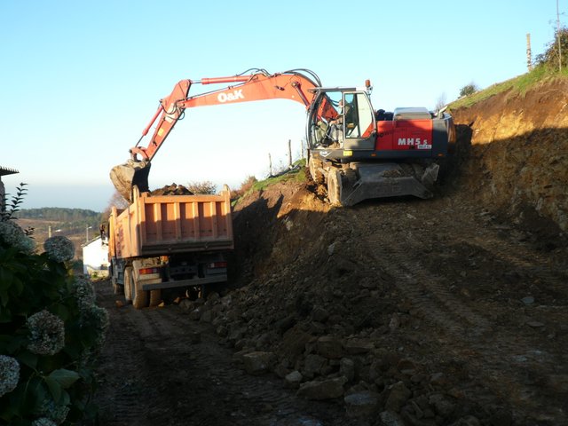 Excavaciones Emilio - Red de caminos en la zona de C.P. DE Sobrao - Campo - Villafronte. Tineo - EXCAVACIONES Y TRANSPORTES EMILIO S.L.